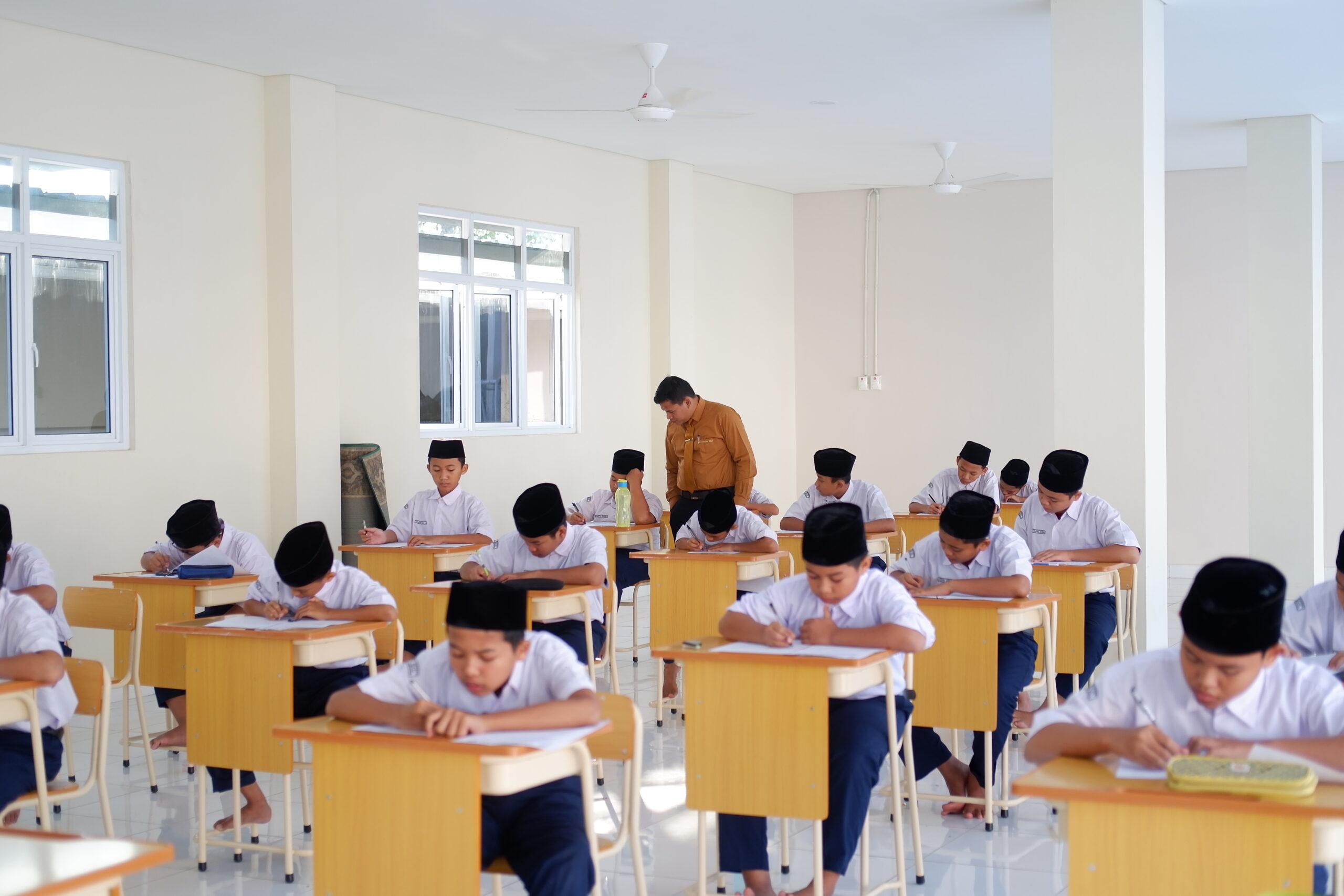 Kegiatan belajar di kelas, 2022